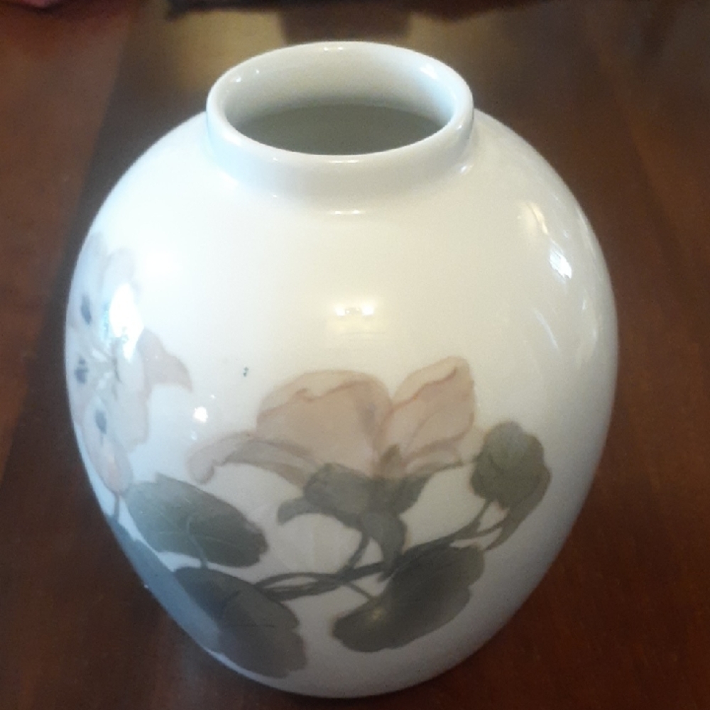 Antique Copenhagen Denmark Opulent Porcelain Vase Of Subtle Light Pink,dark Gree
